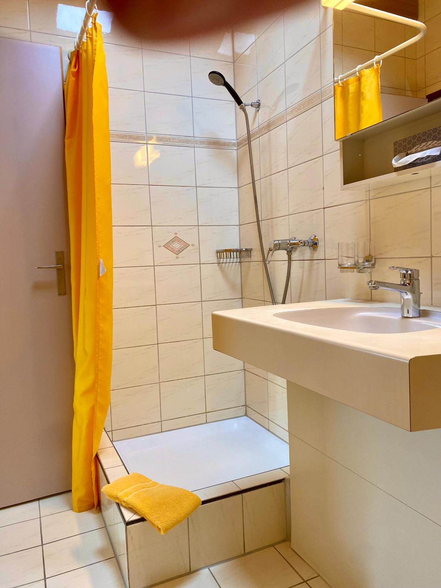 Hotel Zum Roten Loewen Hildisrieden ภายนอก รูปภาพ