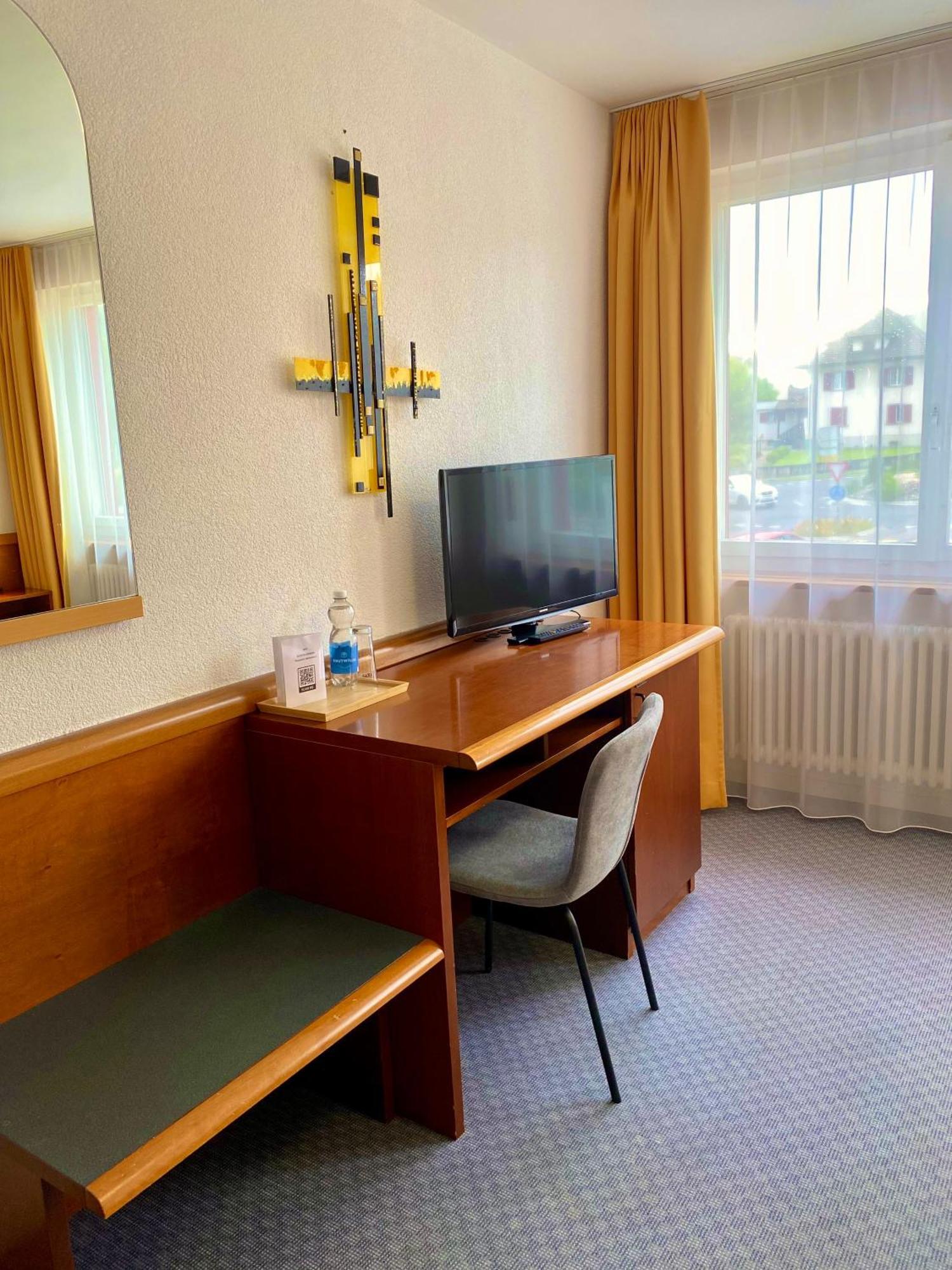 Hotel Zum Roten Loewen Hildisrieden ภายนอก รูปภาพ